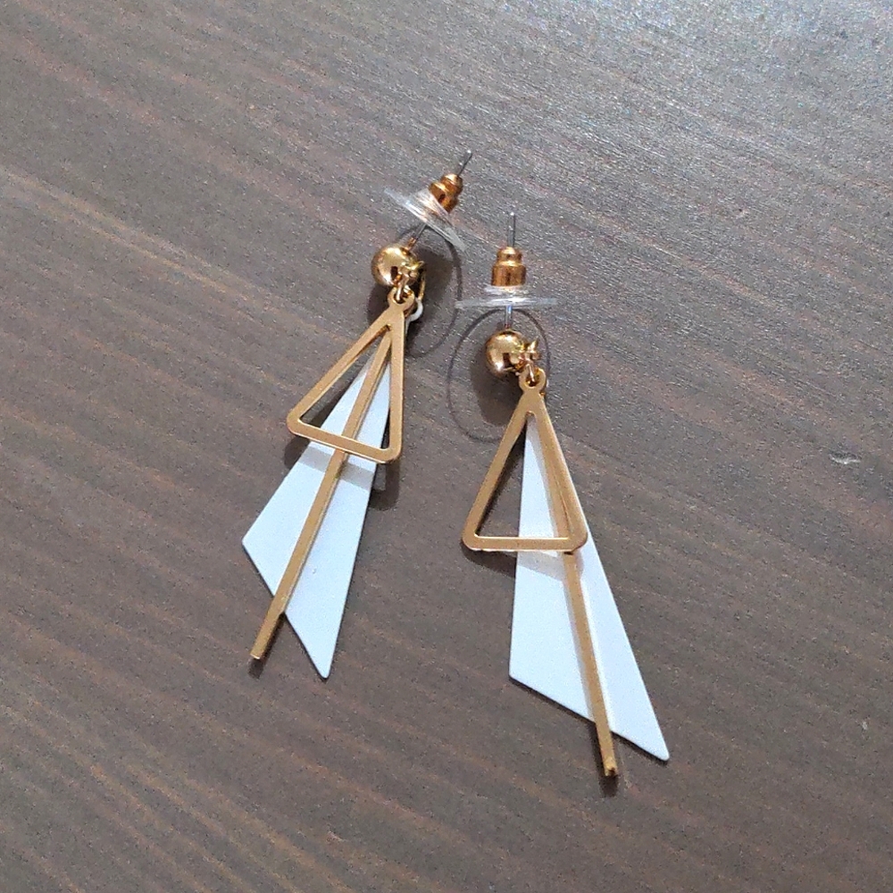 NWT gold white metal minimalist triangle geometric dangle bar stub earrings